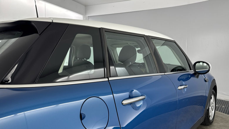 MINI Hatchback 1.5 Cooper Classic Premium 5dr Petrol Hatchback